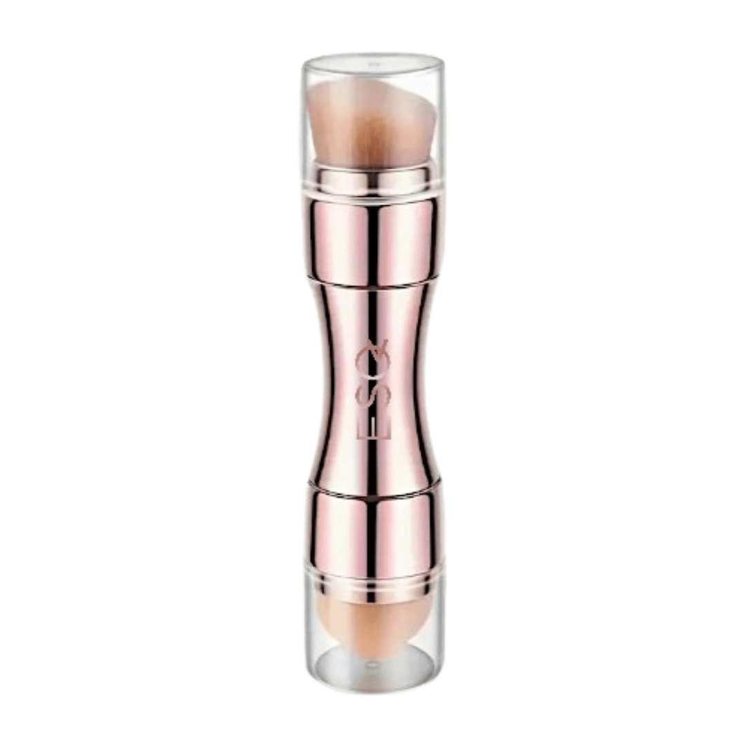 Close-up of the SkinFusion Wand’s soft foundation brush, highlighting the dense bristles and luxurious finish
